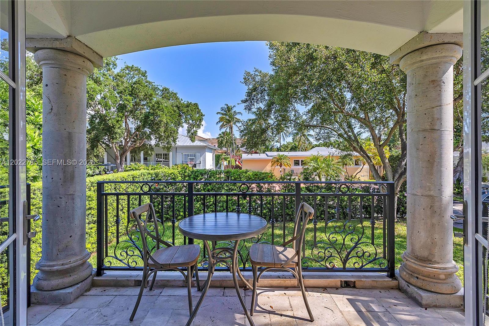 350 Redwood Ln Key Biscayne, FL 33149