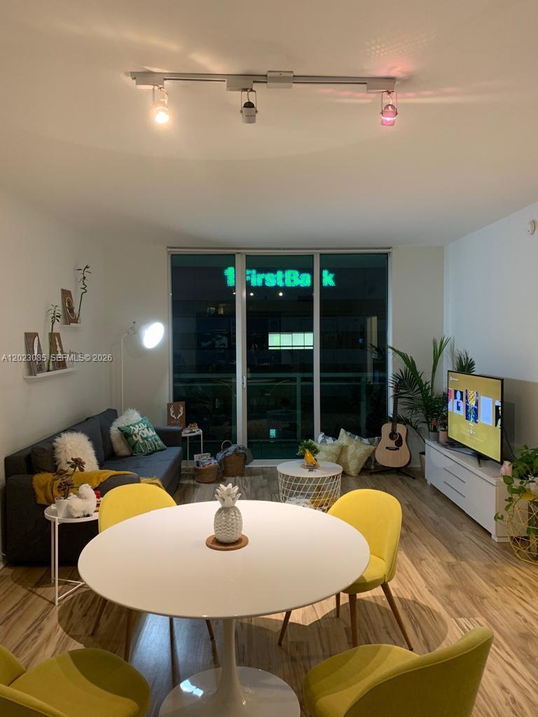 951 Brickell Ave #1503