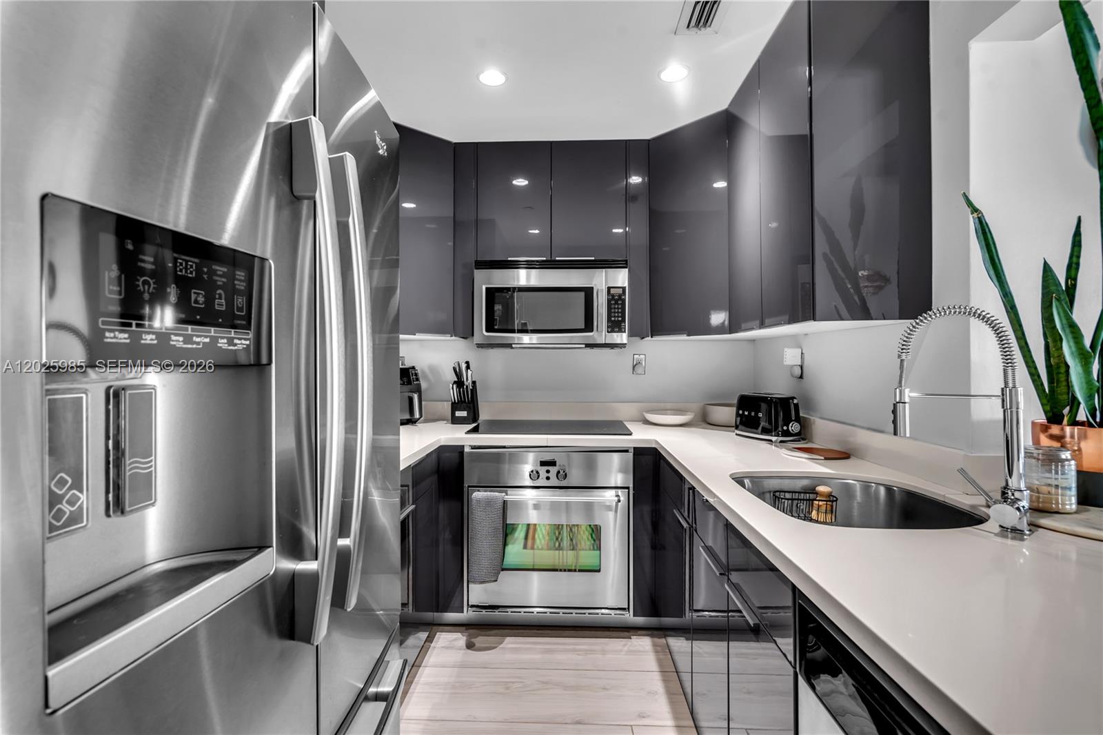 1000 West Ave #PH23 Miami Beach, FL 33139