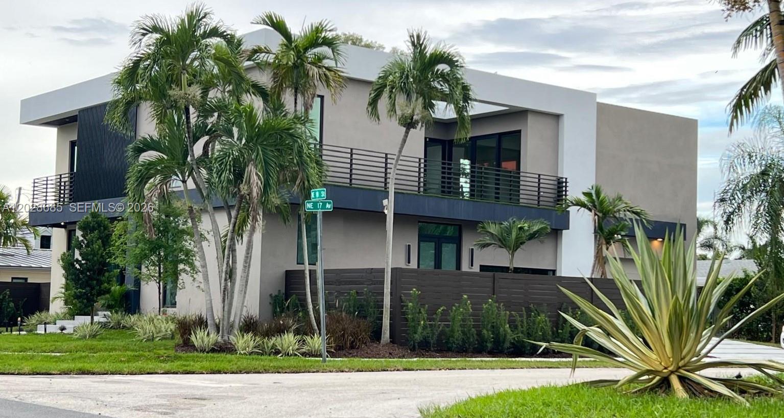 1700 NE 18th St Fort Lauderdale, FL 33305