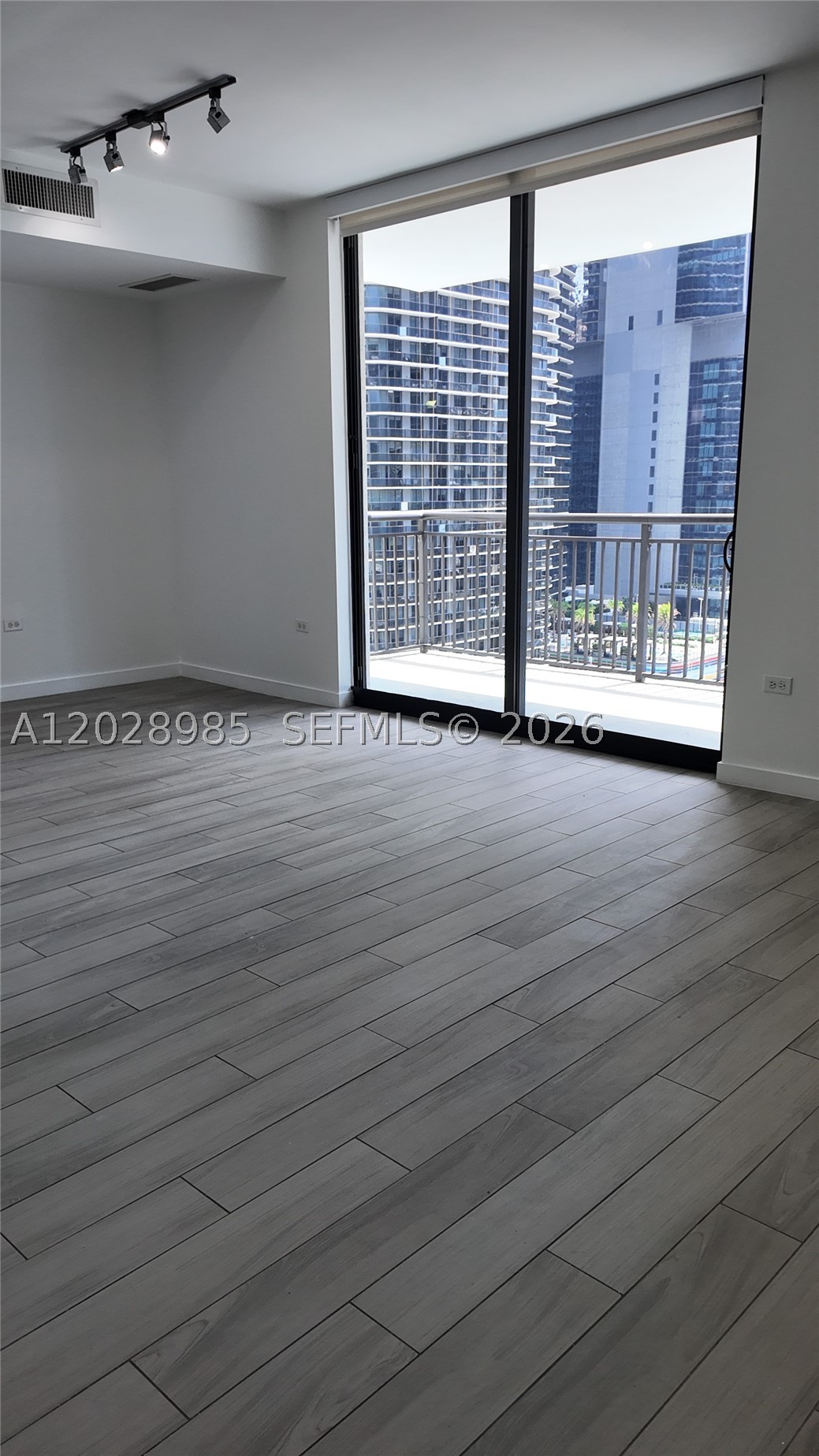 image Nine at Mary Brickell Village6