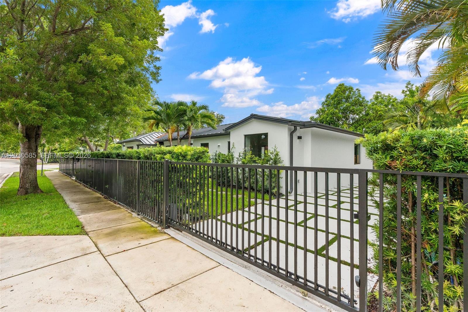 2286 SW 21st Miami, FL 33145