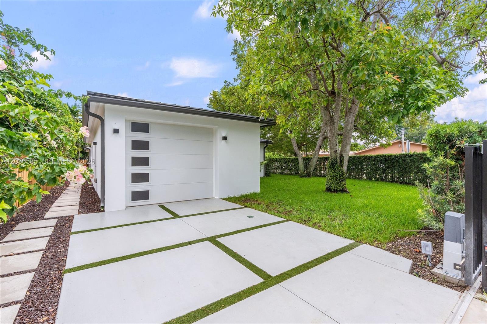 2286 SW 21st Miami, FL 33145