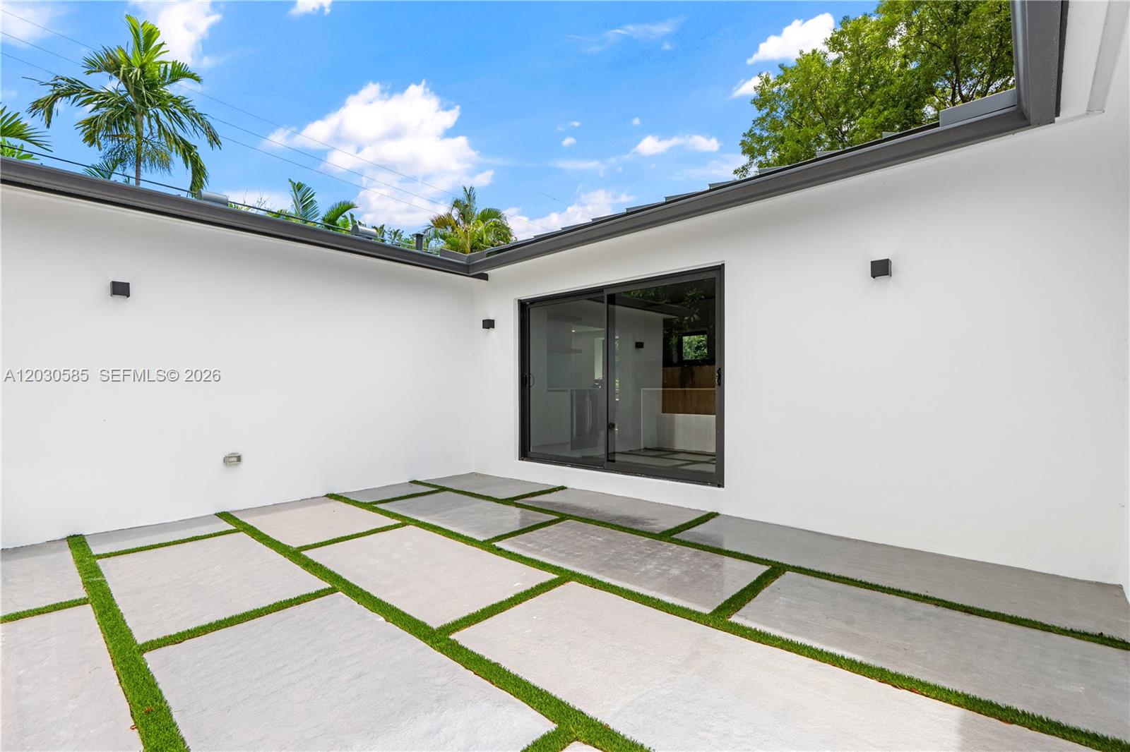 2286 SW 21st Miami, FL 33145