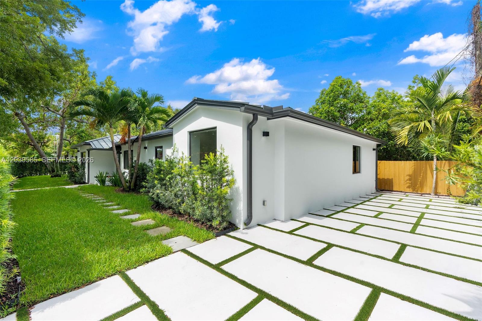 2286 SW 21st Miami, FL 33145