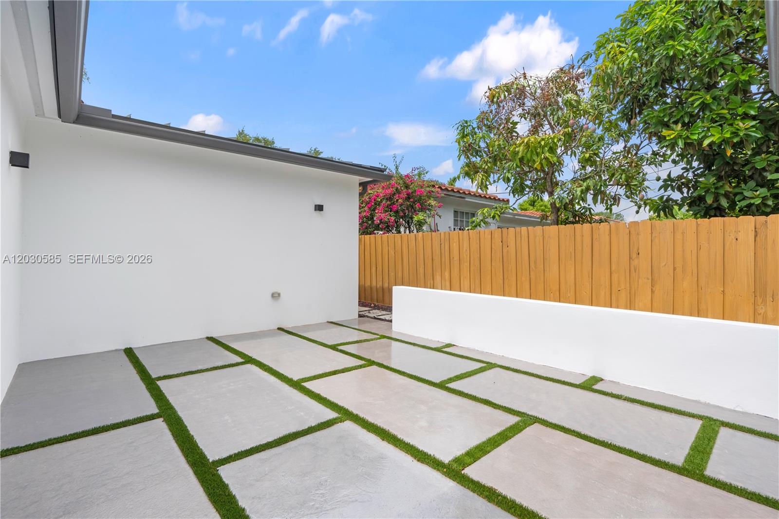2286 SW 21st Miami, FL 33145