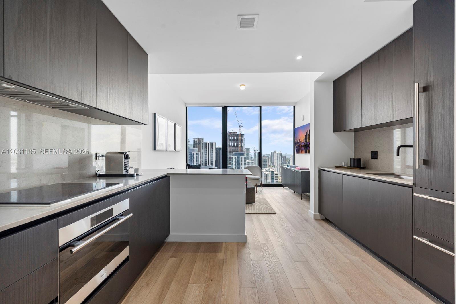 image E11EVEN Hotel & Residences8