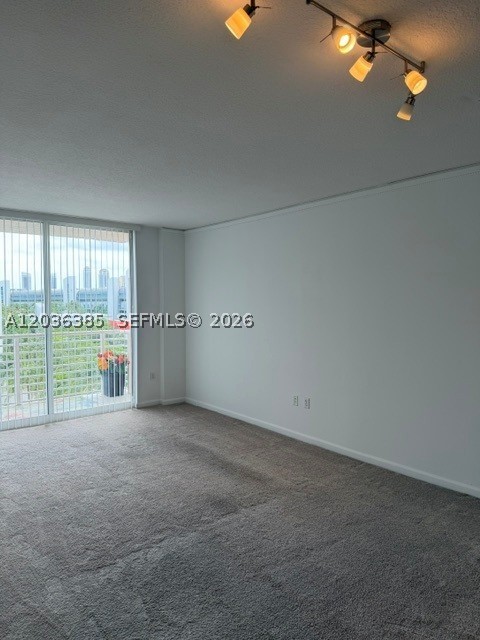 image The Venture at Aventura9