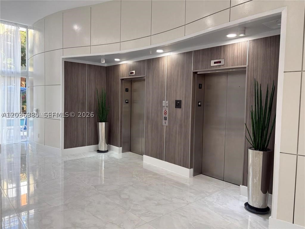 image The Venture at Aventura2