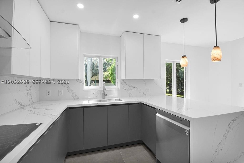 7902 SW 67th Ave South Miami, FL 33143