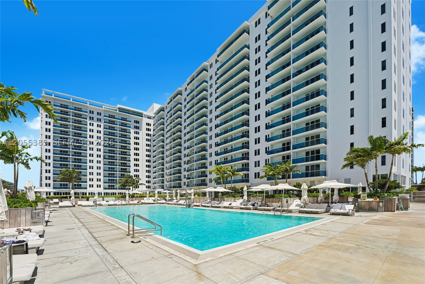 2301 Collins Ave #522