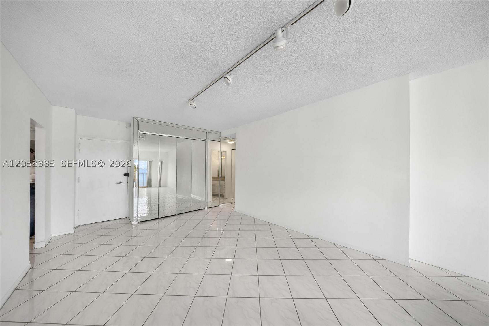 image Arlen House Condo9