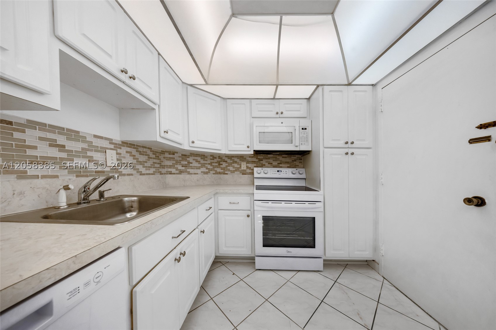 image Arlen House Condo13