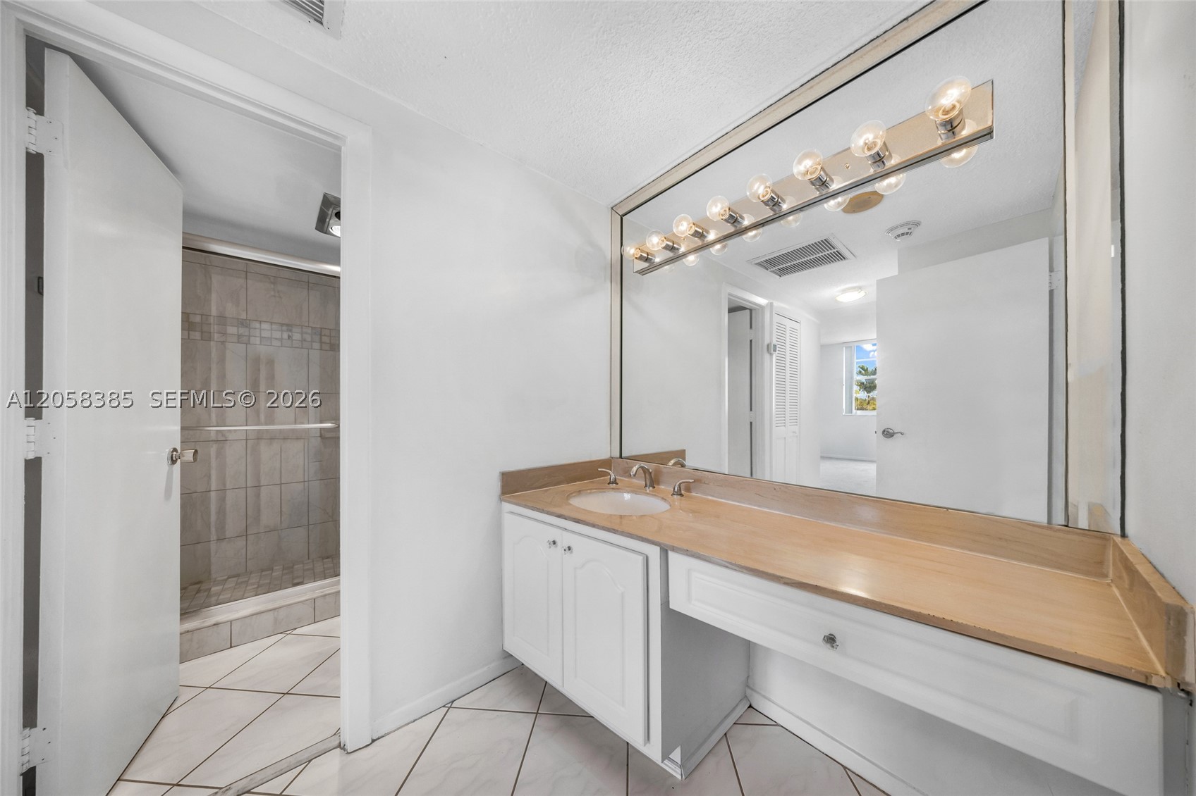 image Arlen House Condo26
