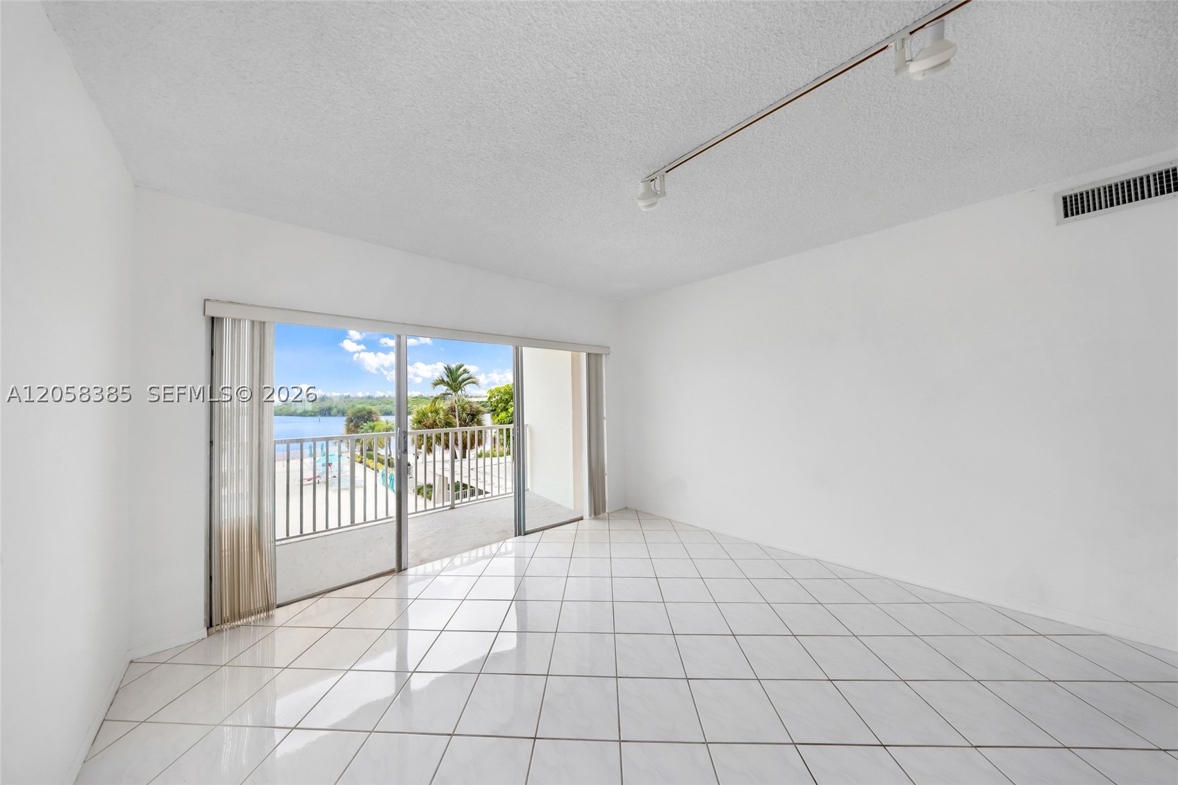 image Arlen House Condo29