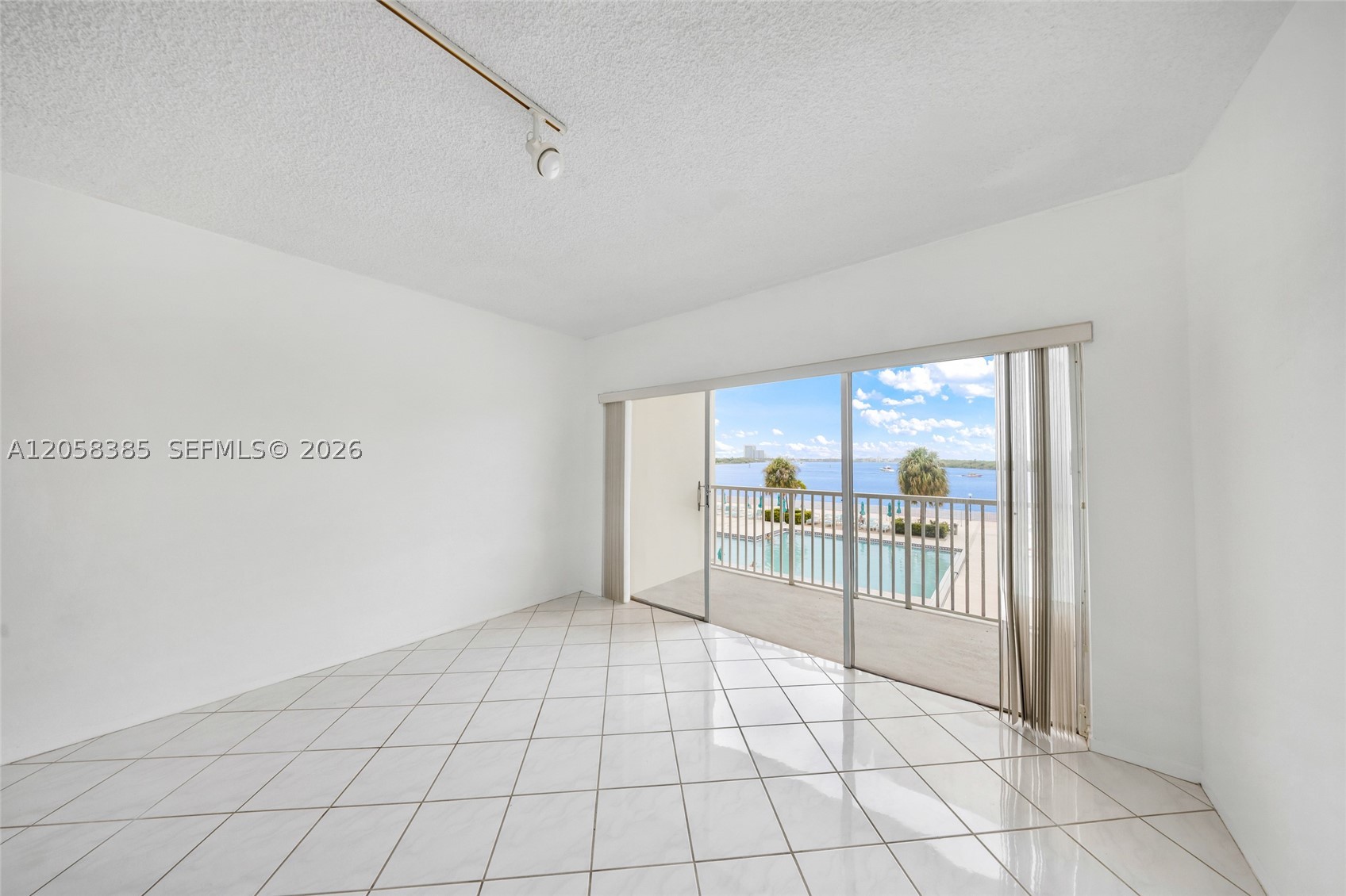image Arlen House Condo30