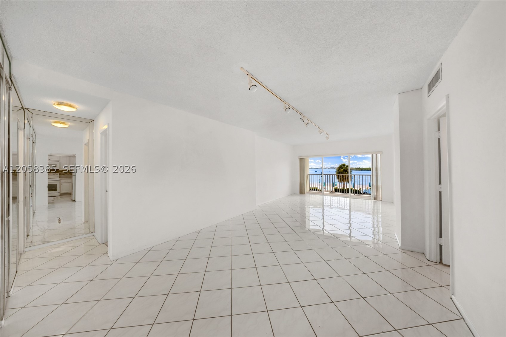 image Arlen House Condo31