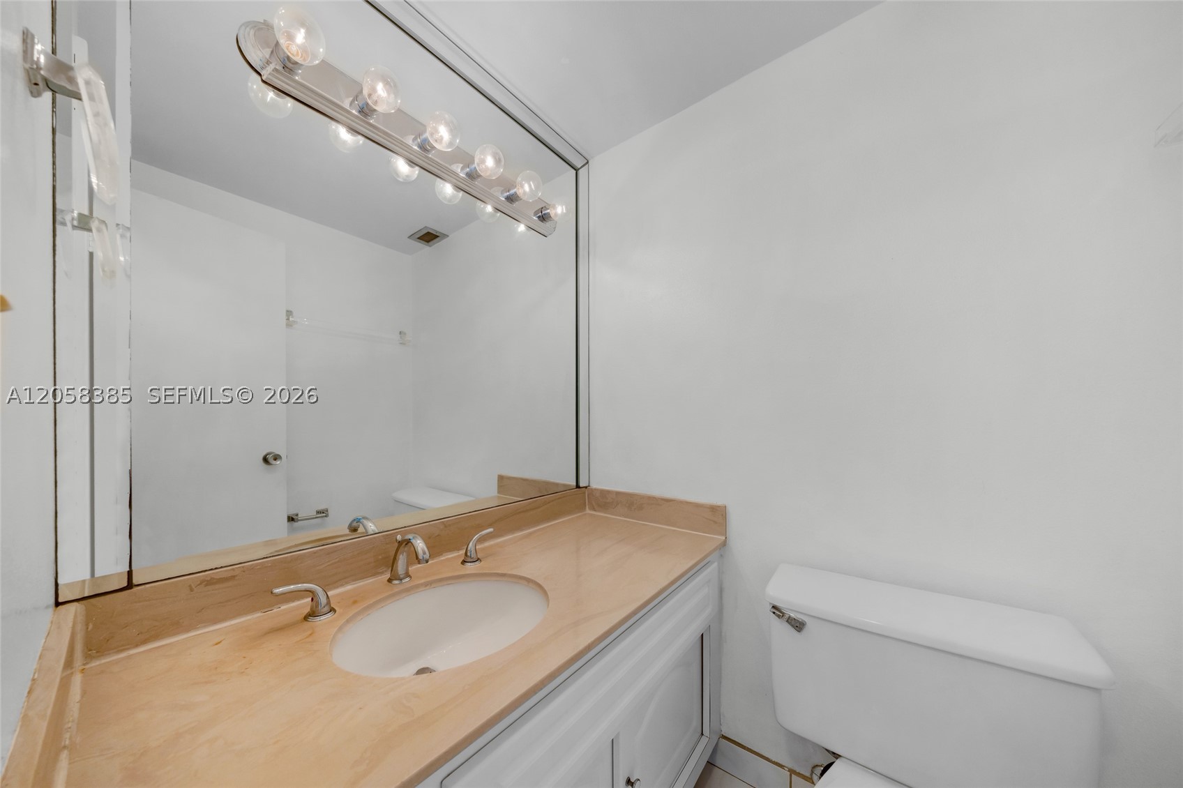 image Arlen House Condo32