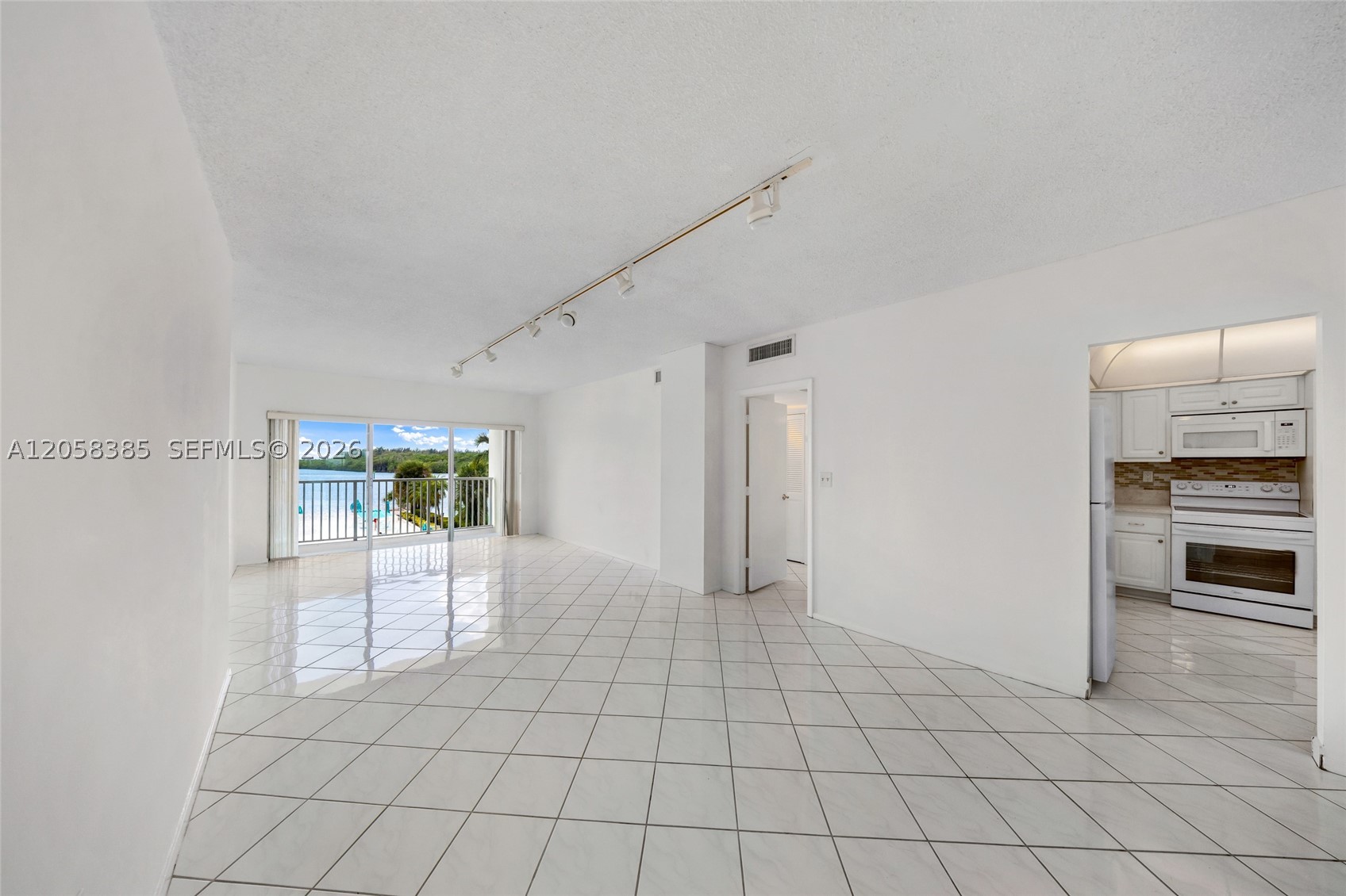 image Arlen House Condo6