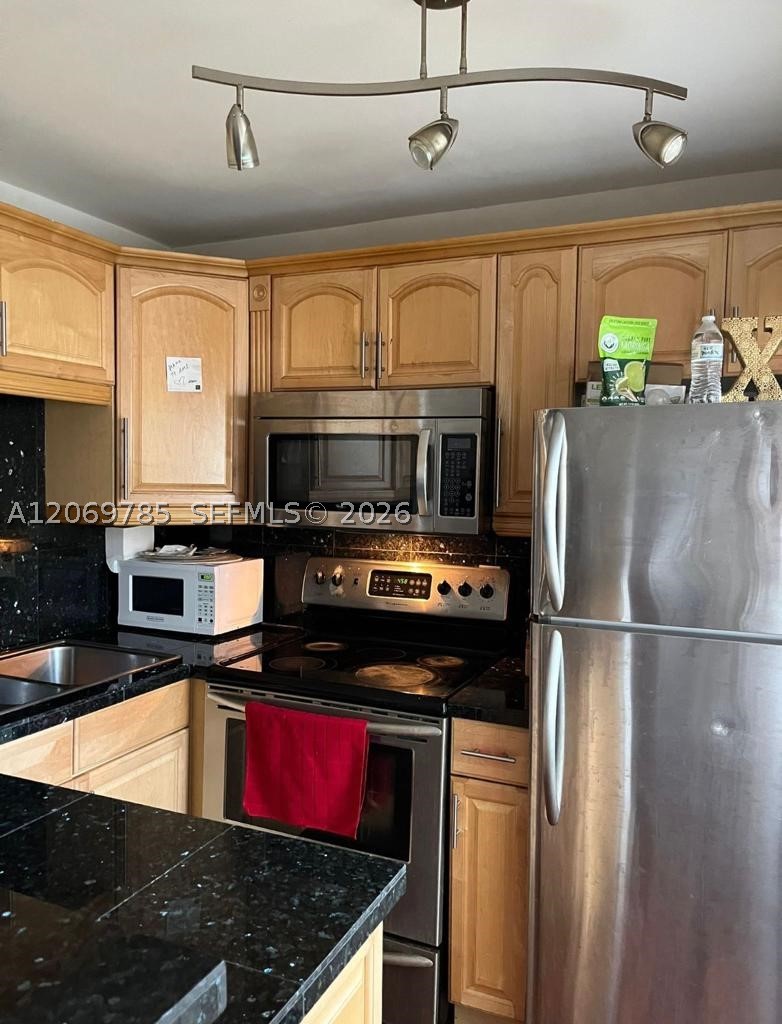 3239 W Trade Ave #2