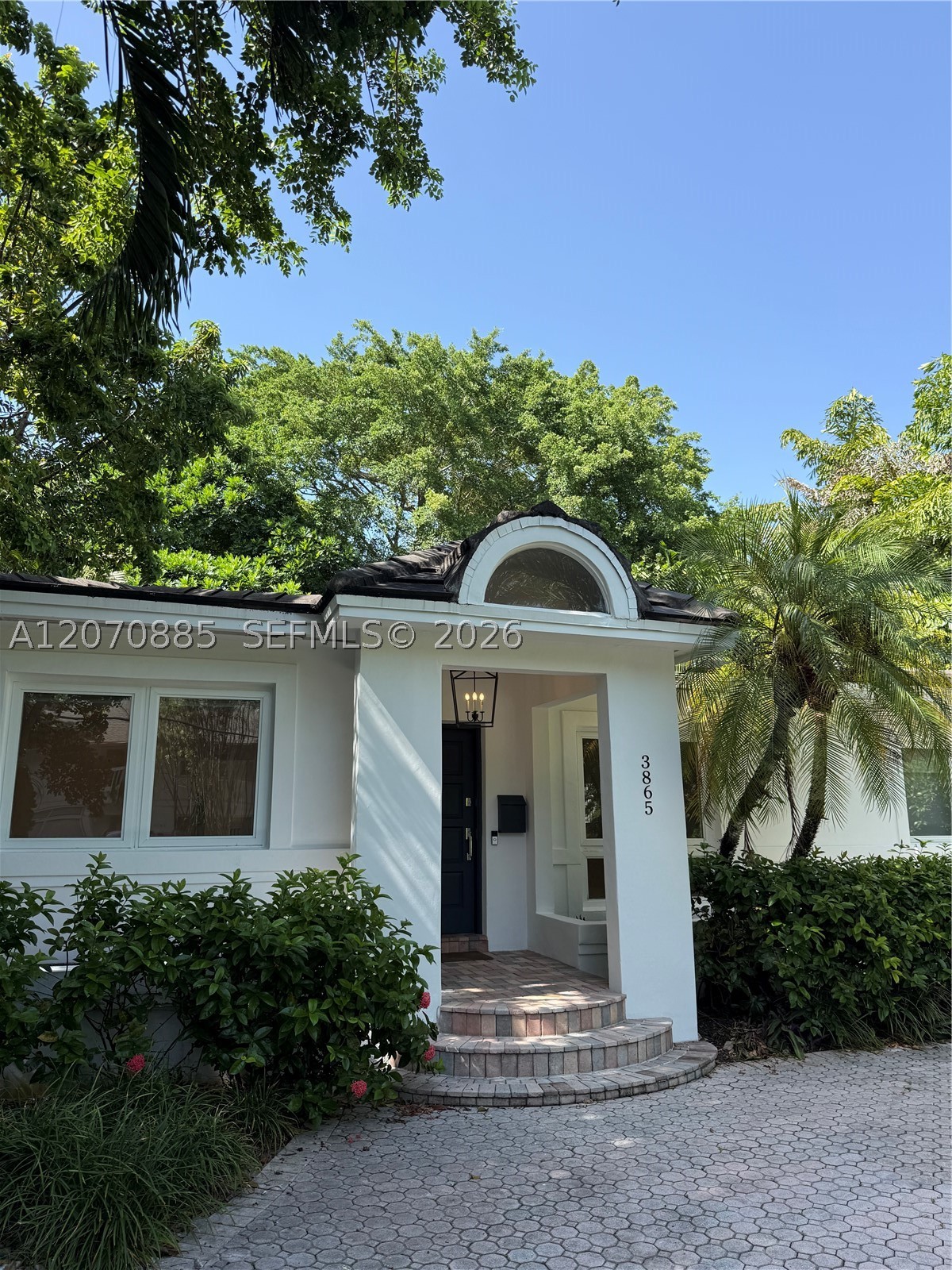 3865 Poinciana Ave