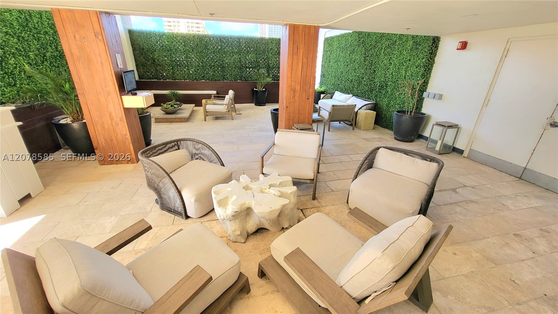 image Beach Club 121