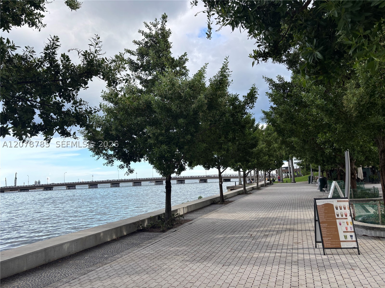 image Icon Brickell I24