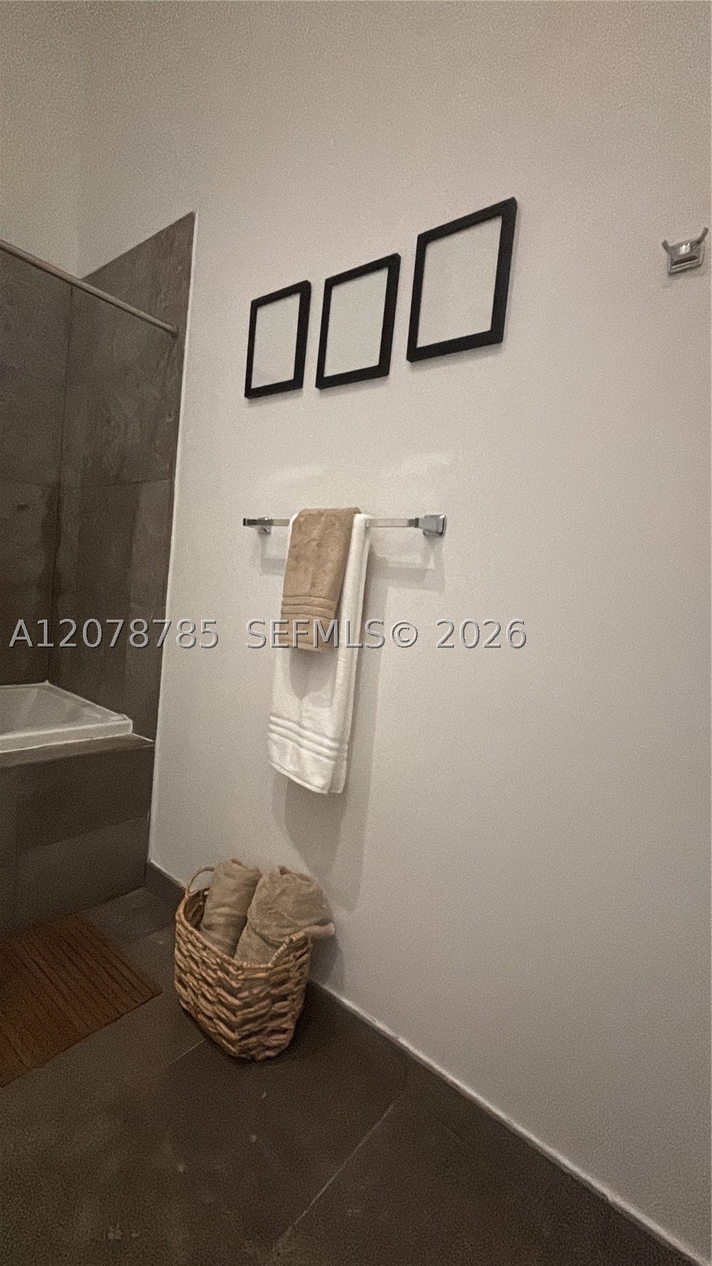 image Icon Brickell I28