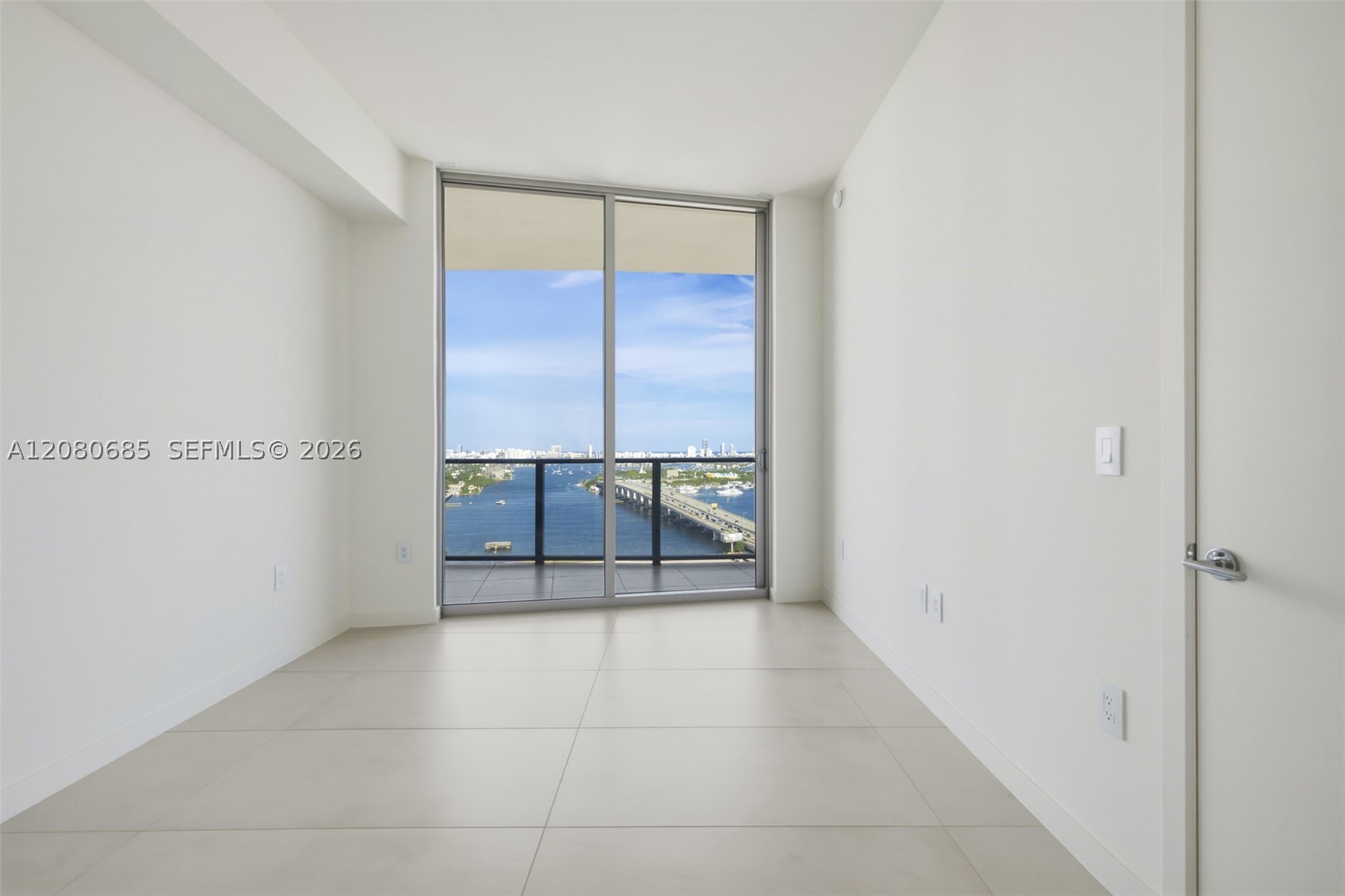 1400 Biscayne Blvd #2304 Miami, FL 33132