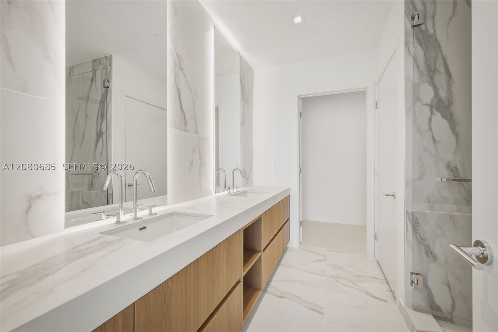1400 Biscayne Blvd #2304 Miami, FL 33132