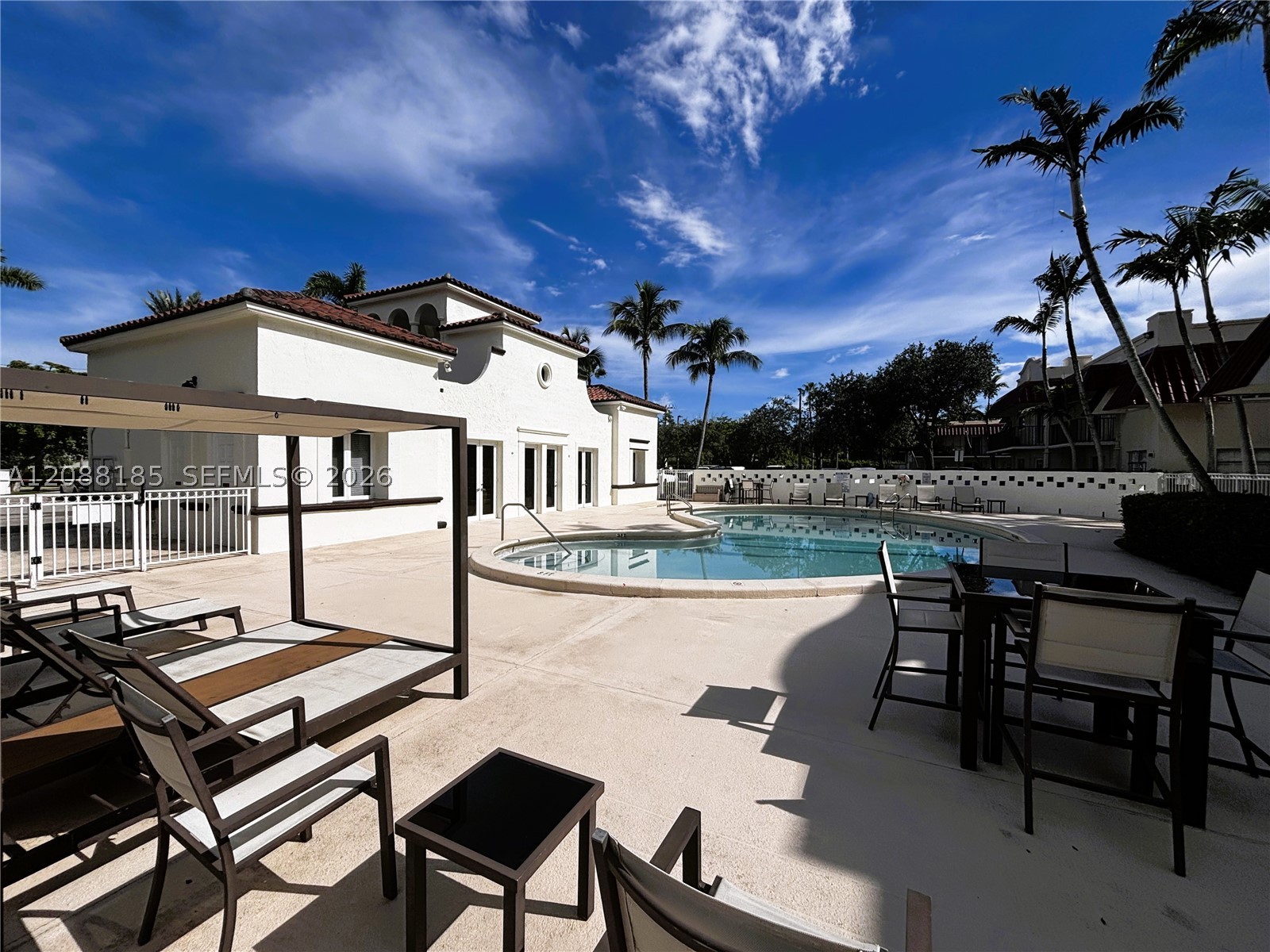 6703 N Kendall Dr #405