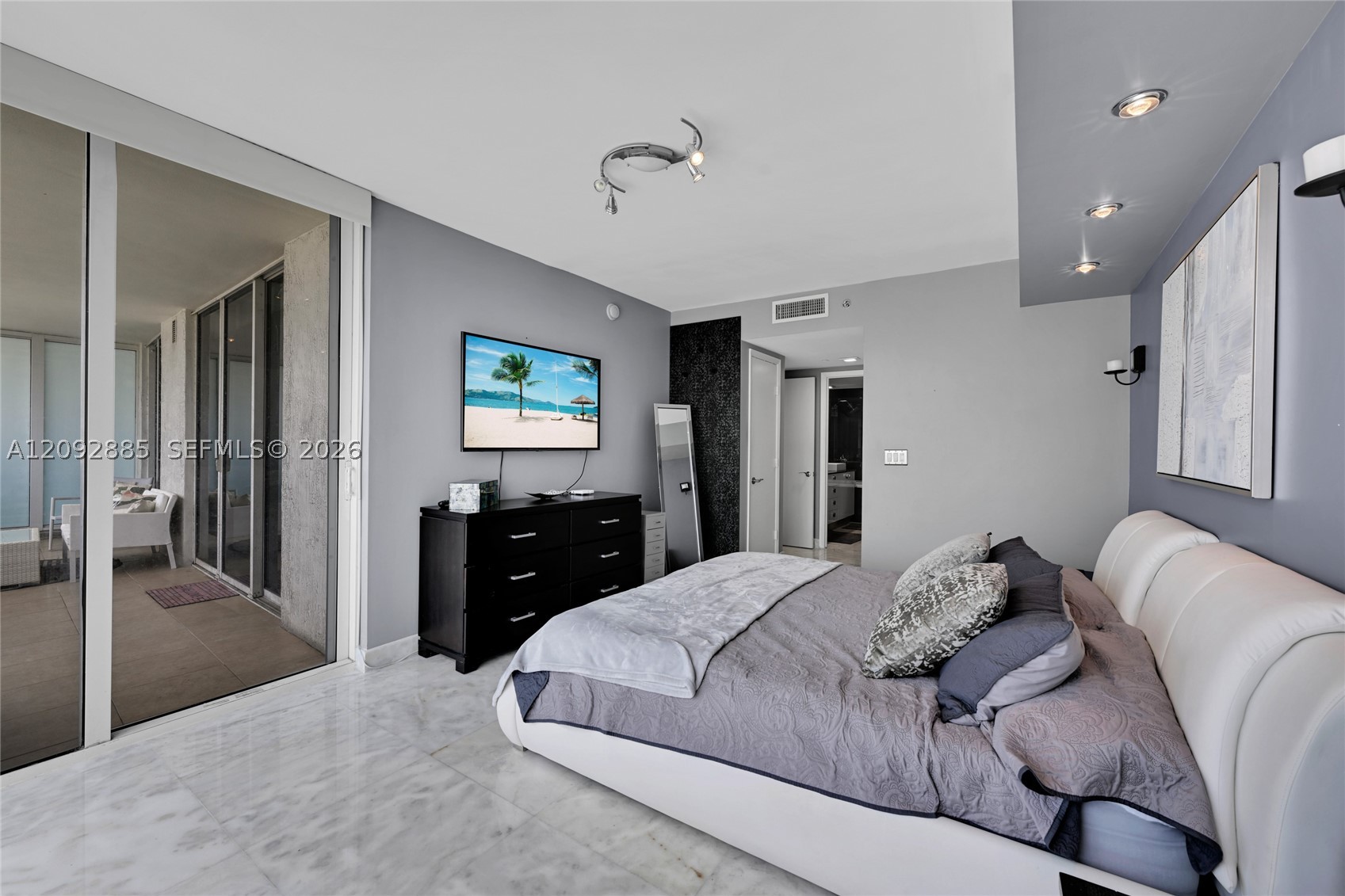 image Beach Club 319