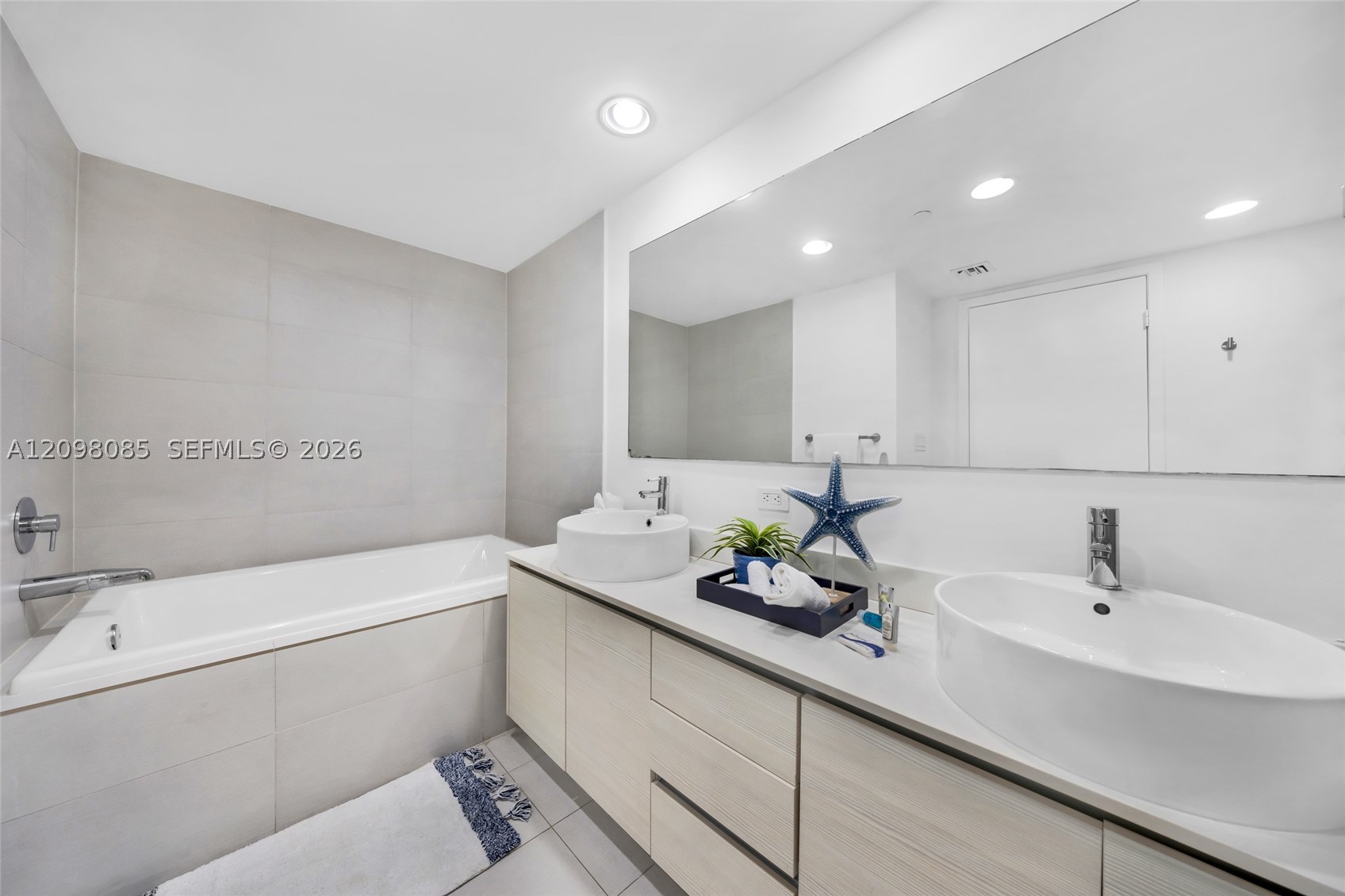 image Beachwalk Condominium21