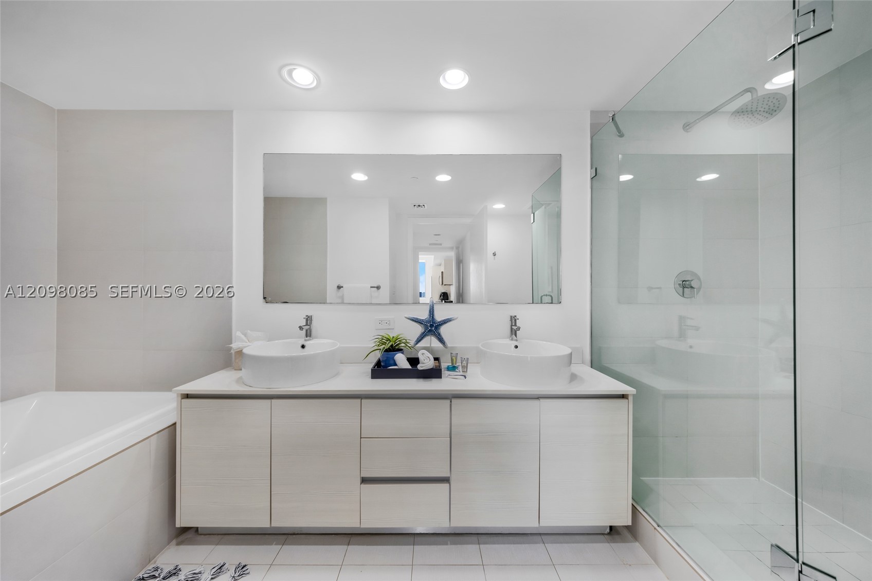 image Beachwalk Condominium22