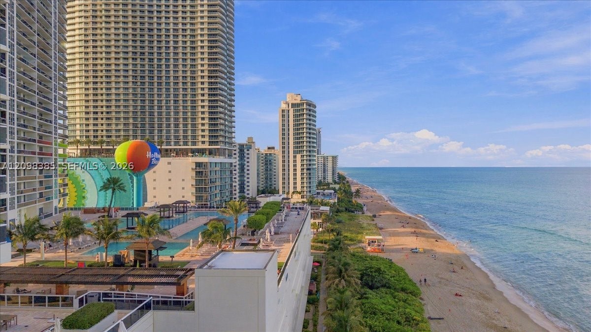image Beach Club 235