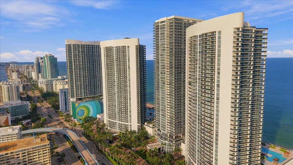 image Beach Club 240