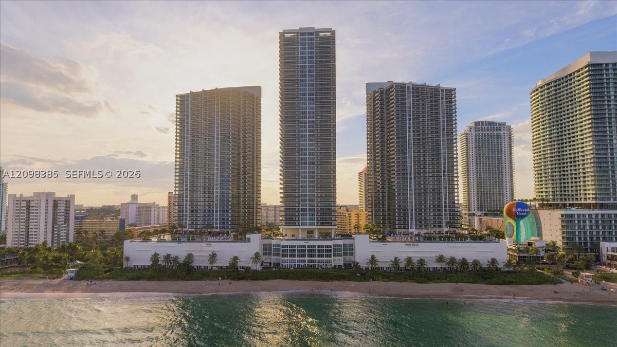image Beach Club 242