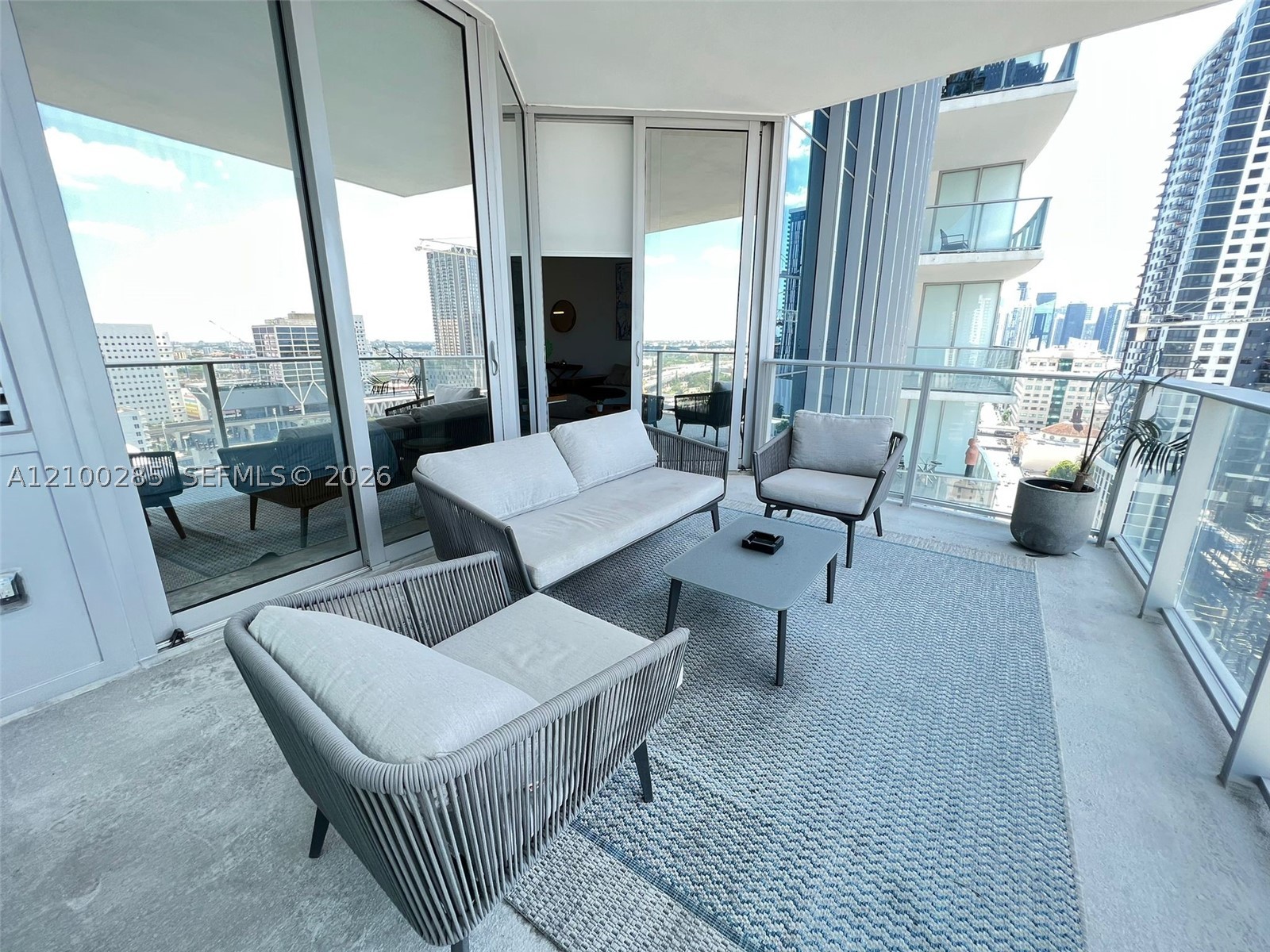 image Paramount Miami Worldcenter25