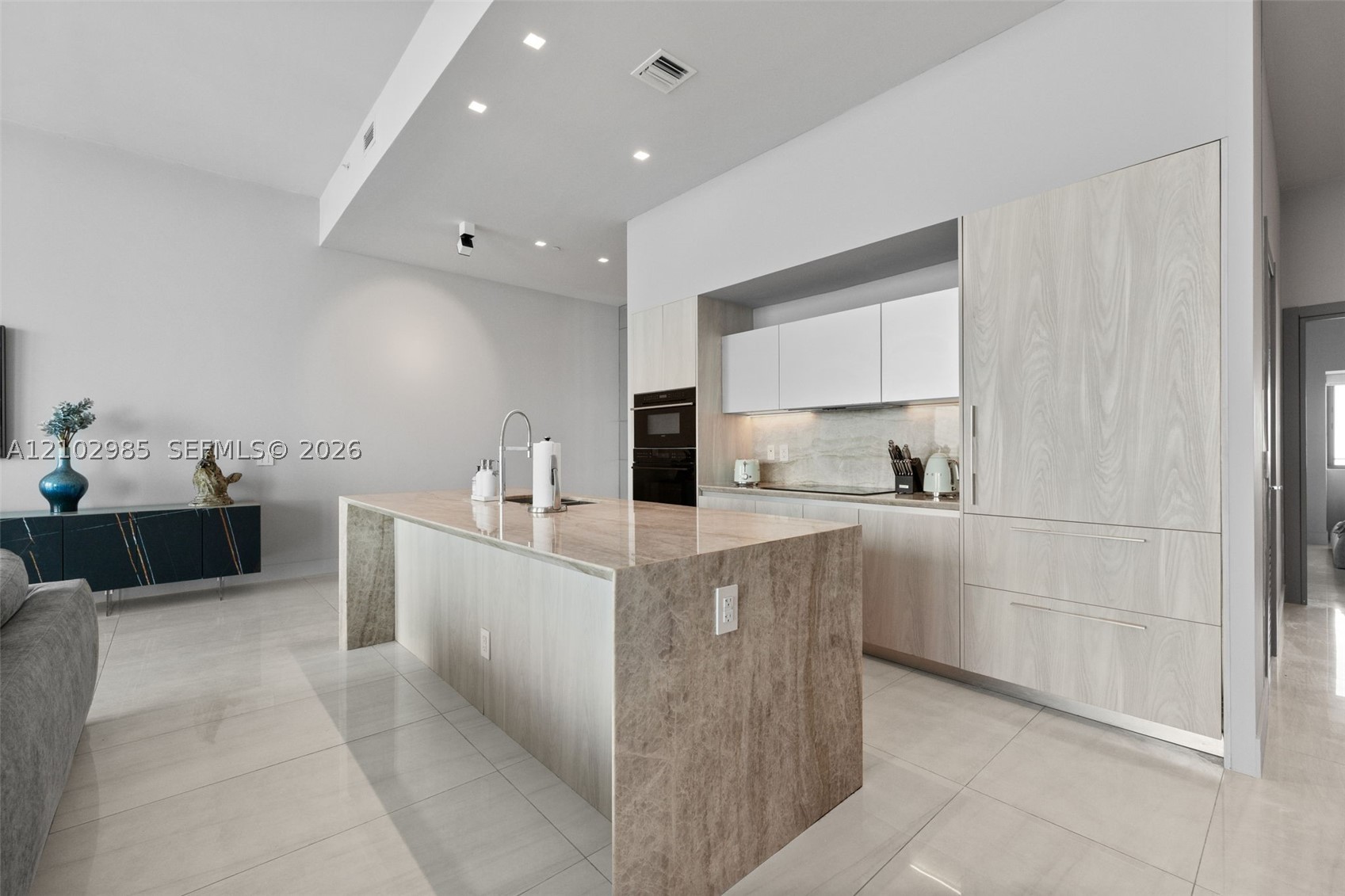 480 NE 31st St #PH5002 Miami, FL 33137