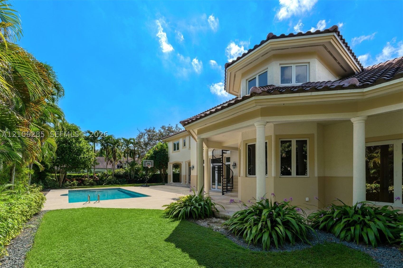 673 Destacada Cir Coral Gables, FL 33156