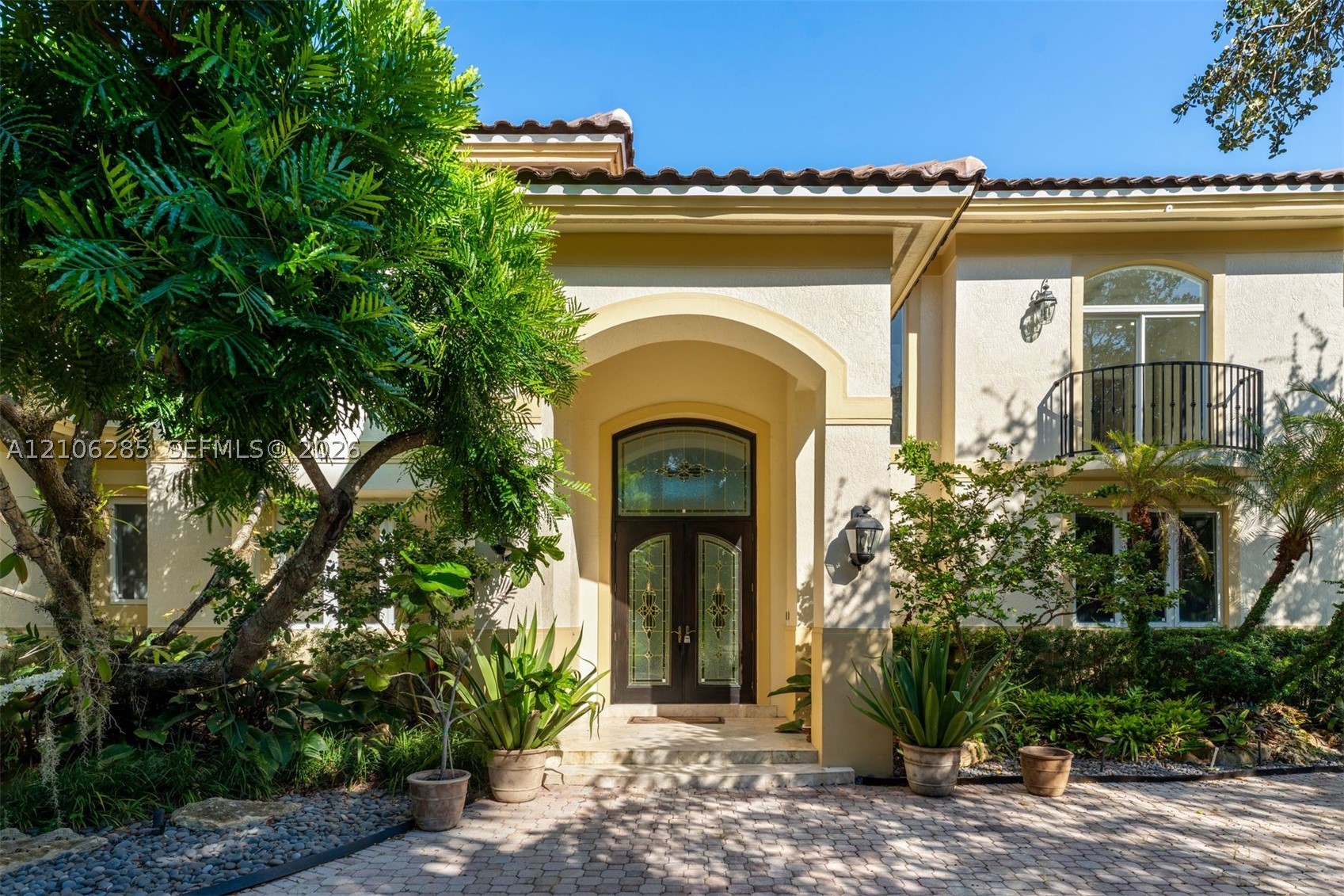 673 Destacada Cir Coral Gables, FL 33156