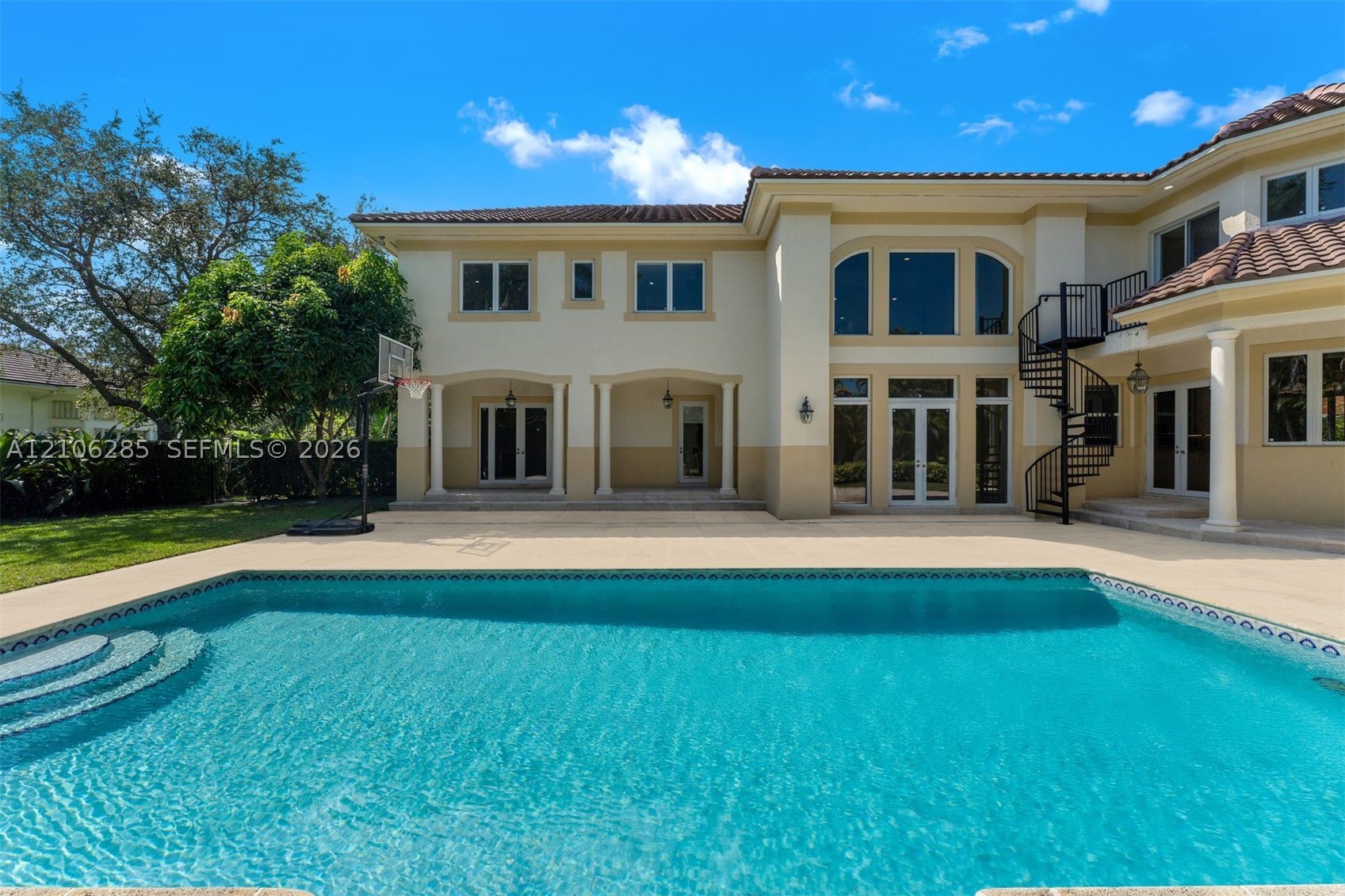 673 Destacada Cir Coral Gables, FL 33156