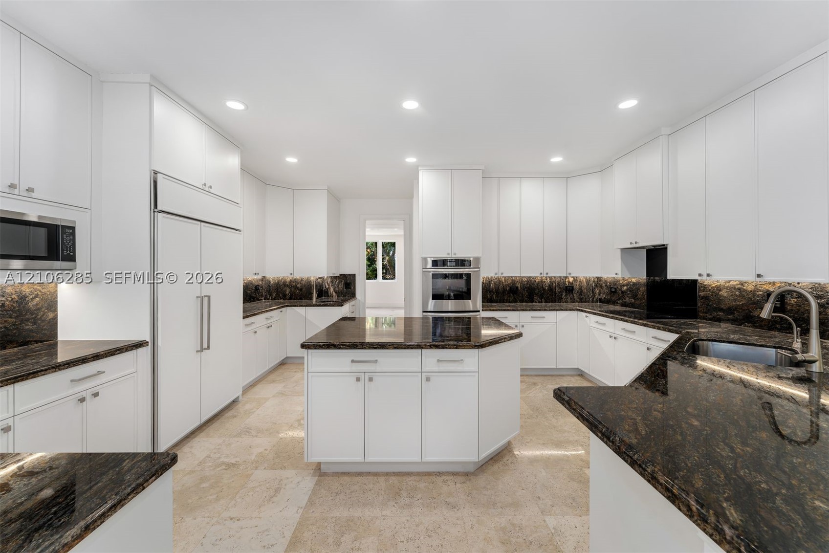 673 Destacada Cir Coral Gables, FL 33156