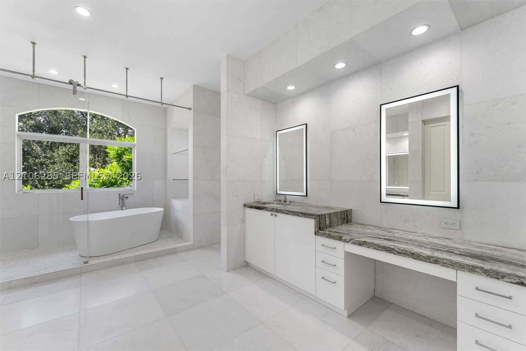 673 Destacada Cir Coral Gables, FL 33156