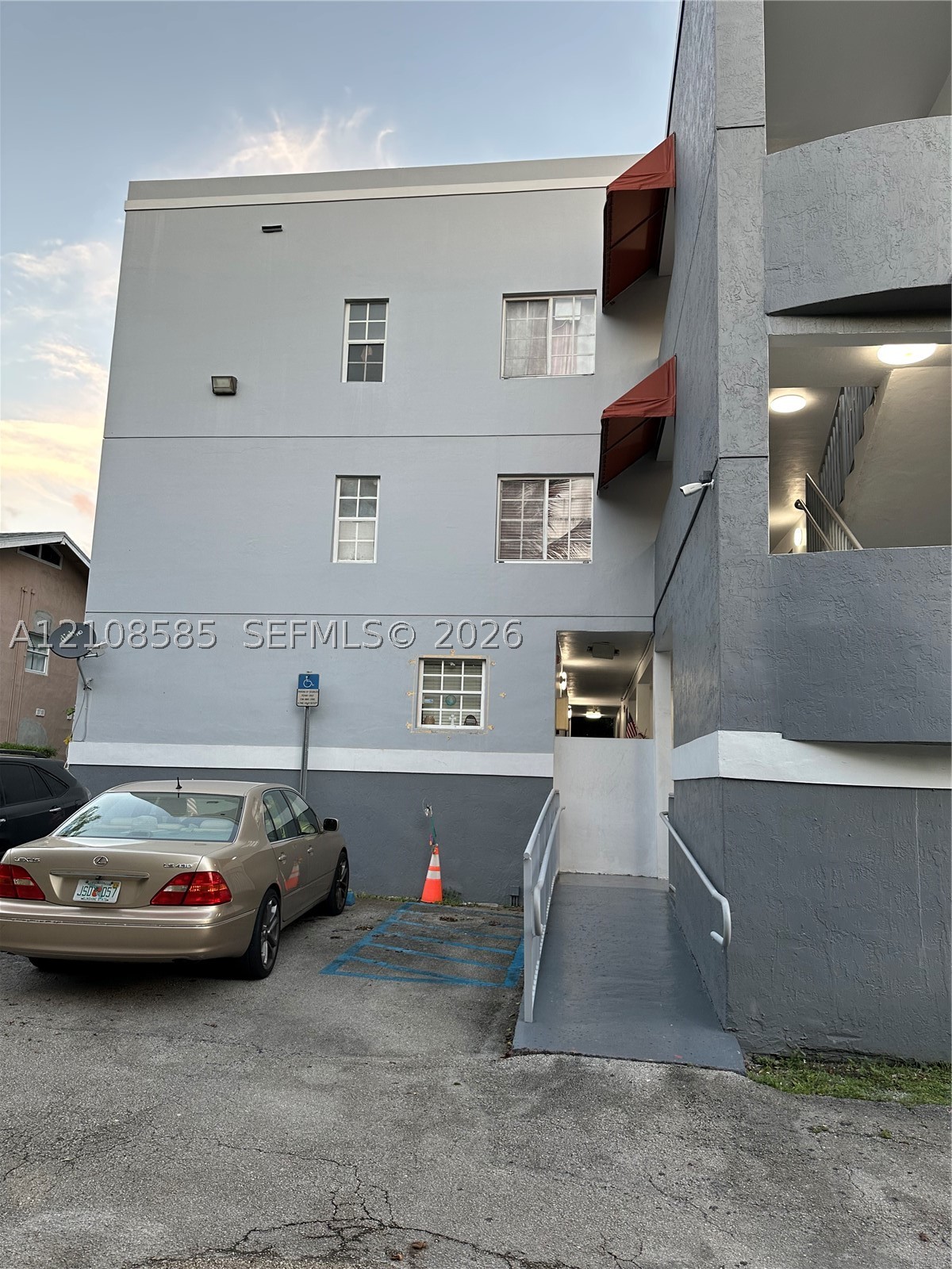 519 SW 2nd St #104 Miami, FL 33130