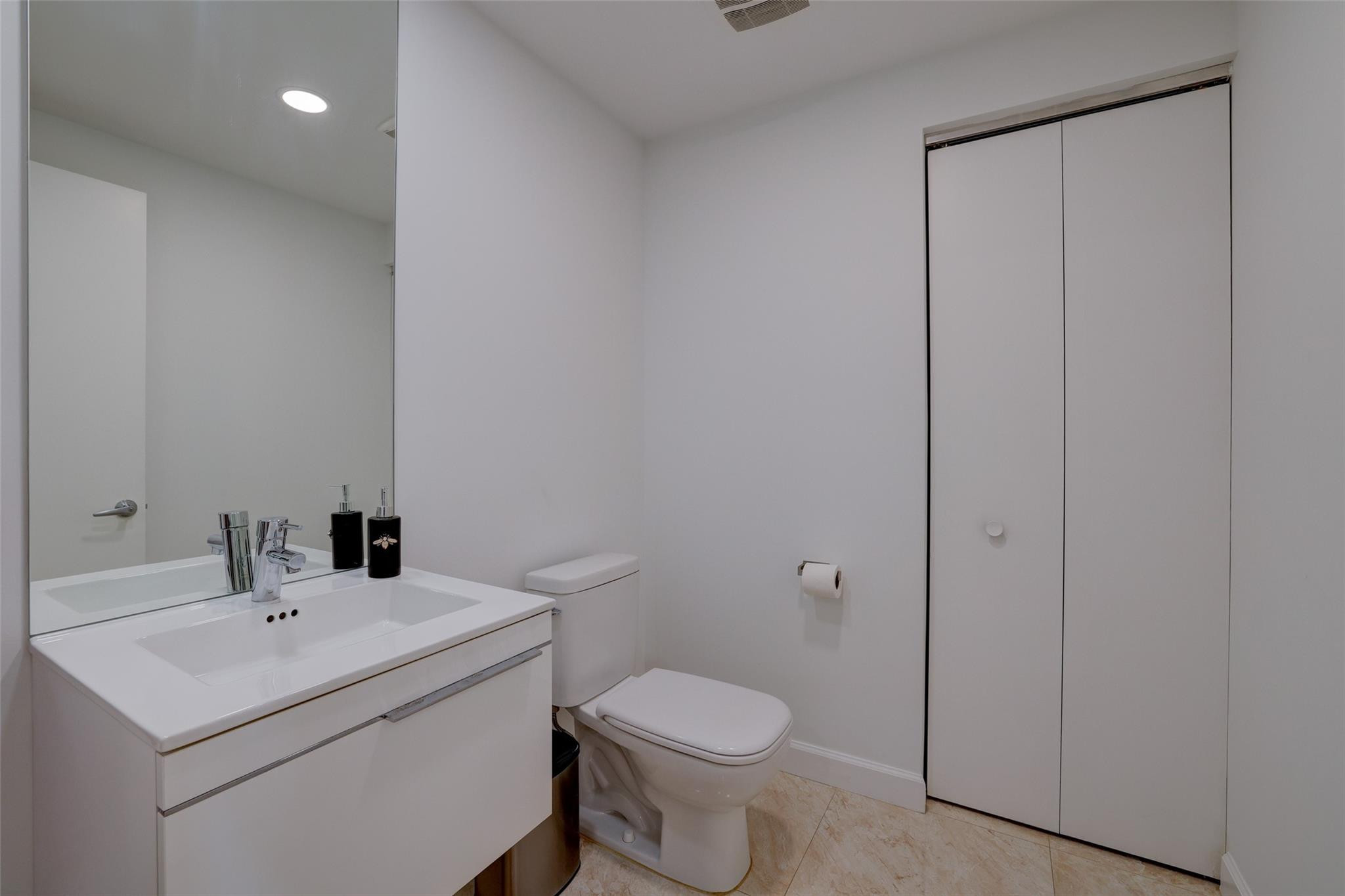 image Marina Palms Residences North Condo14