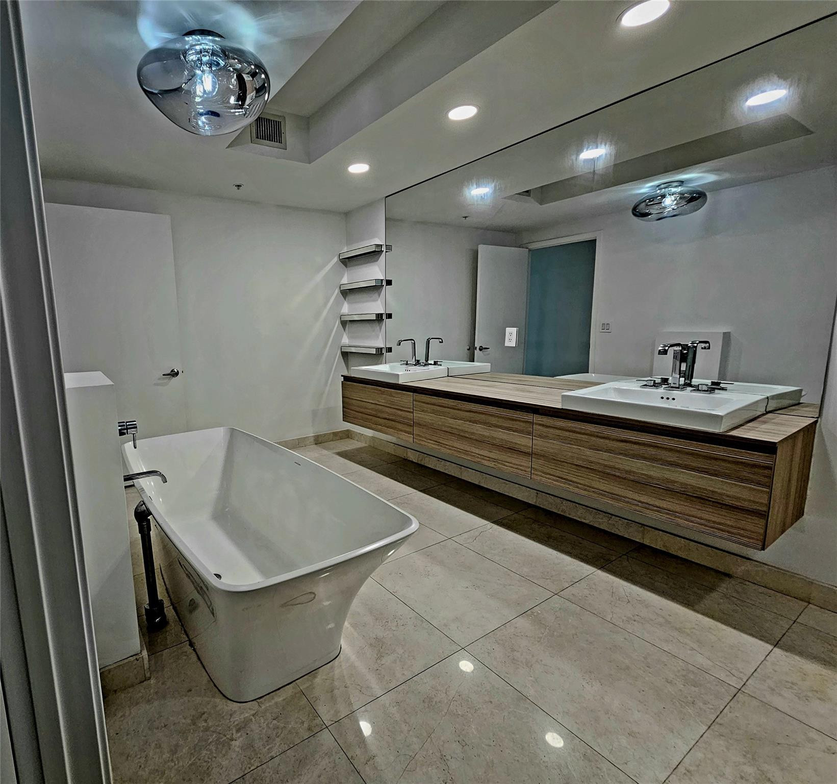 image Marina Palms Residences North Condo17