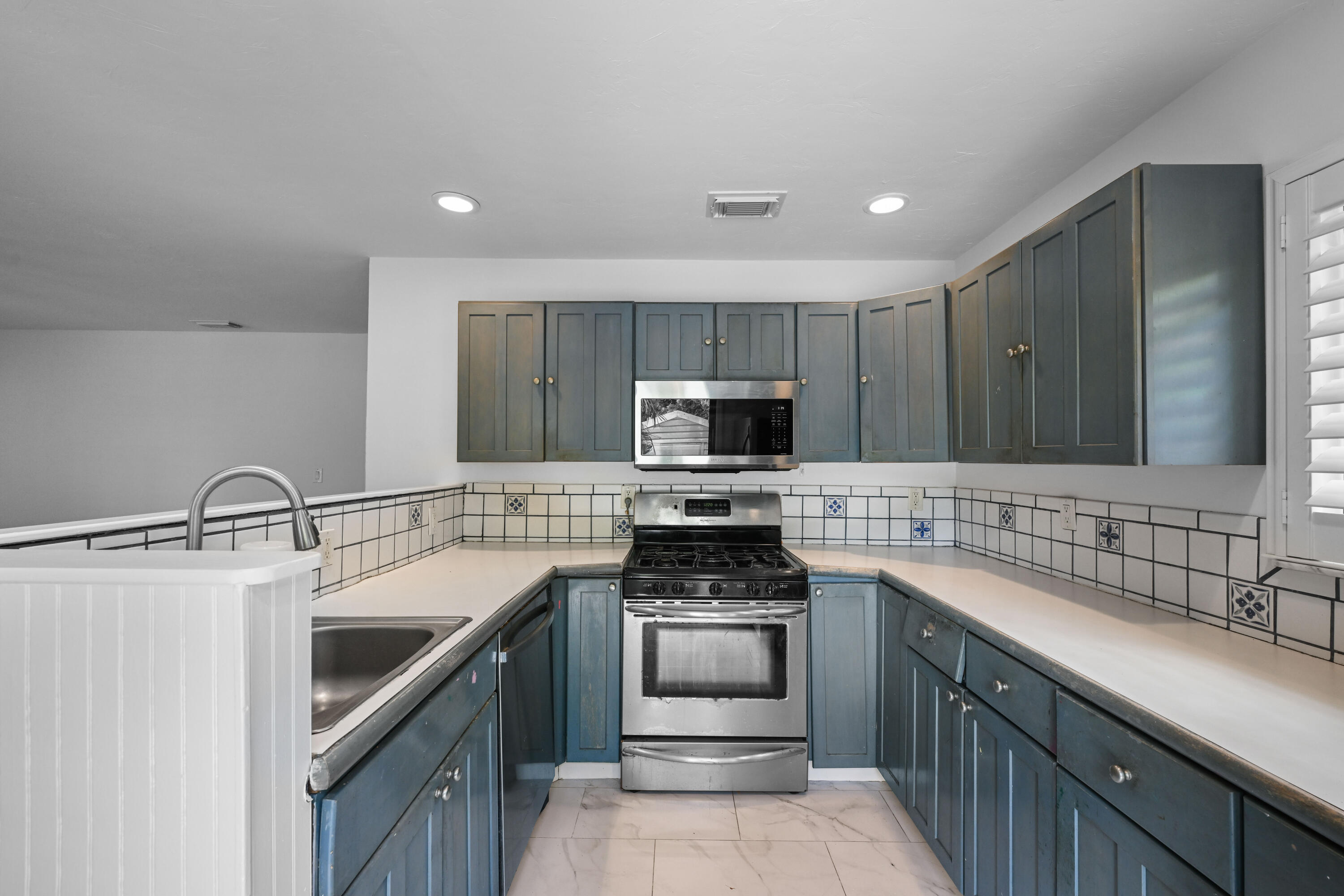 1915 Lake West Palm Beach, FL 33401