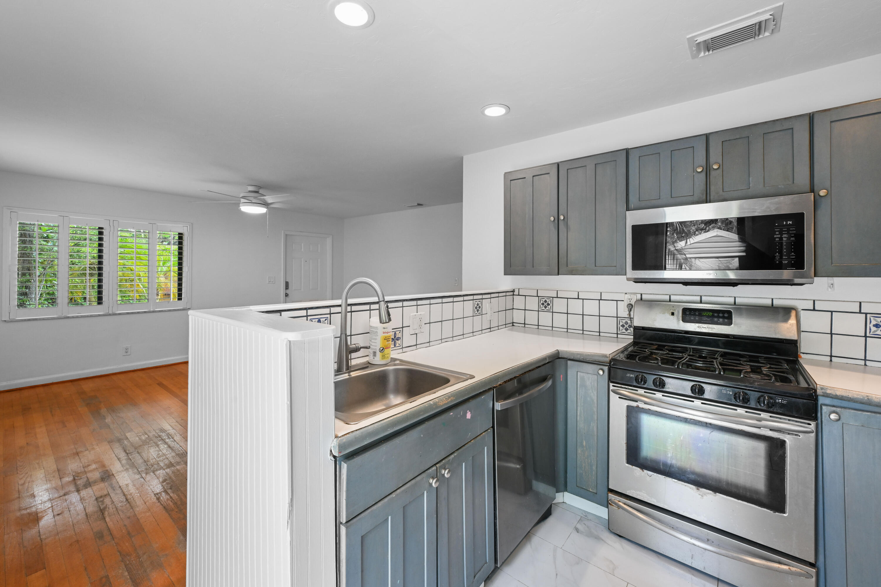 1915 Lake West Palm Beach, FL 33401