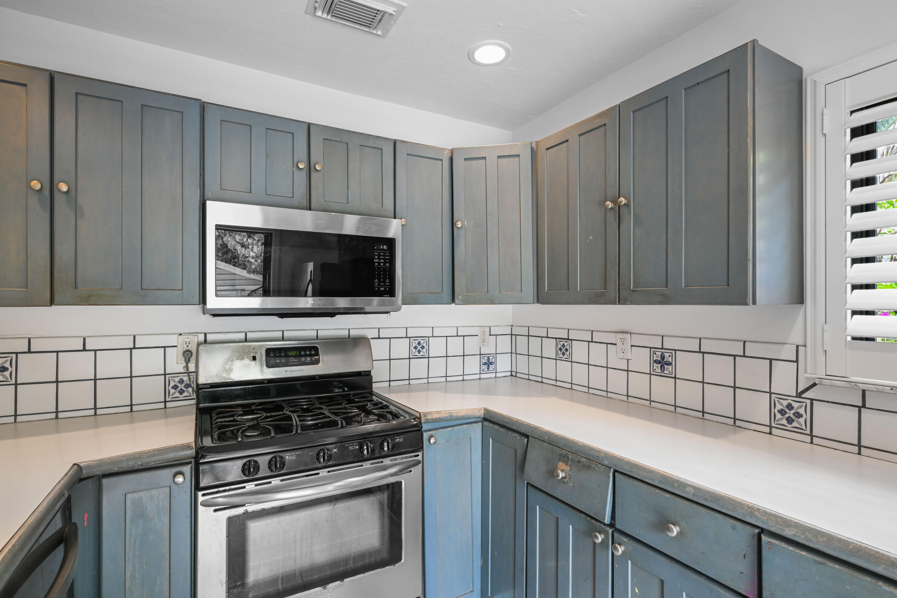 1915 Lake West Palm Beach, FL 33401
